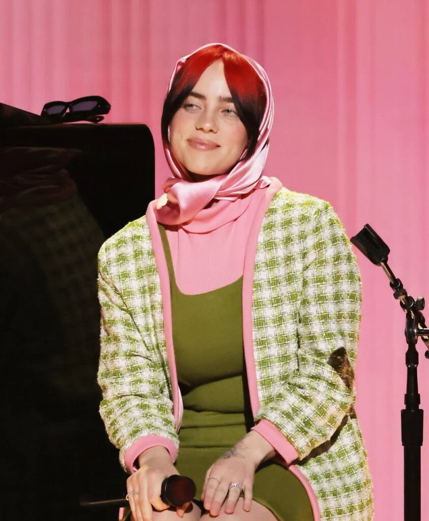 Billie Eilish llevó un look inspirando en una muñeca Barbie a los Grammys 2024