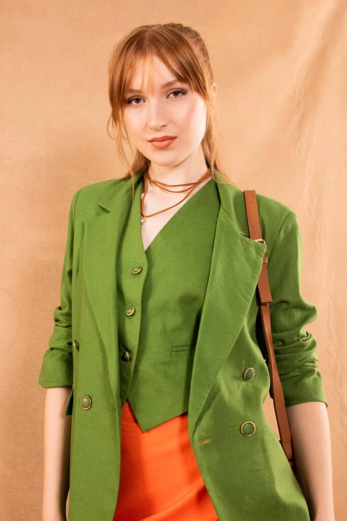 moda práctica 3 looks con falda naranja