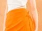 Moda práctica: cómo armar 3 looks diferentes con una falda naranja de lino