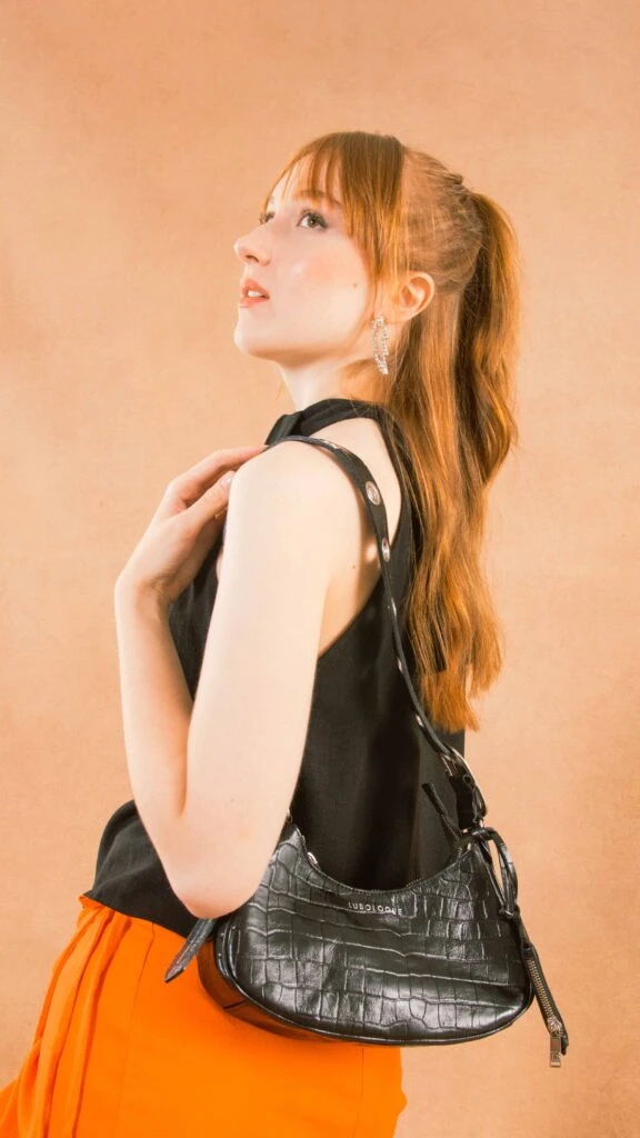 Moda práctica: cómo armar 3 looks diferentes con una falda naranja de lino