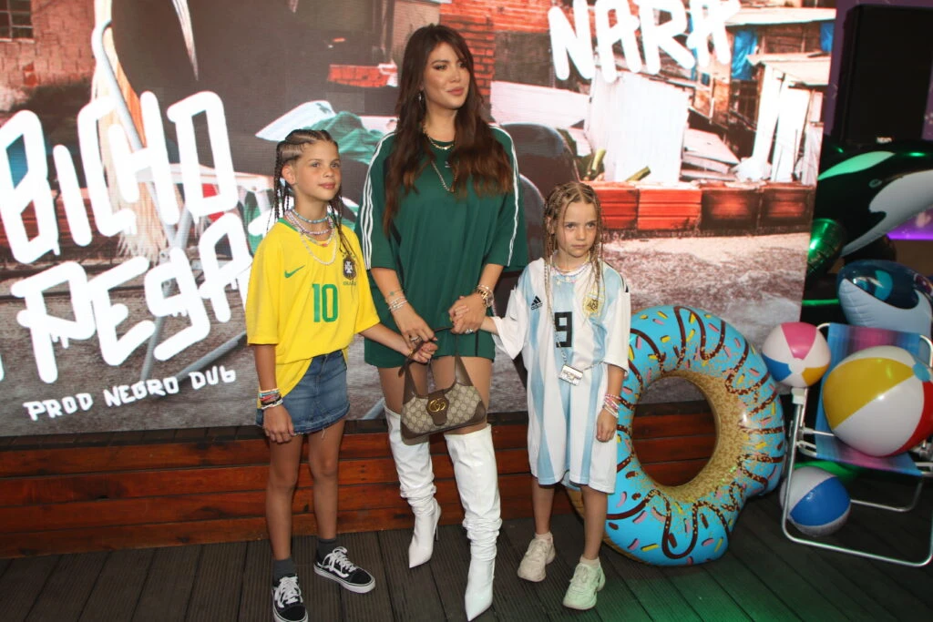 Wanda Nara en la presentación de su nuevo tema "O bicho vai pegar"