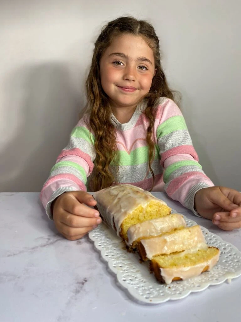 Tiene 6 años, cocina y la siguen más de 300 mil en redes: "Quiero ser como Tini Stoessel"