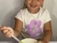 Tiene 6 años, cocina y la siguen más de 300 mil en redes: "Quiero ser como Tini Stoessel"