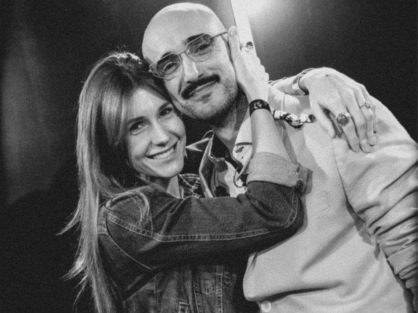 La historia de amor de Abel Pintos y Mora Calabrese, que se convertirán en padres de una nena