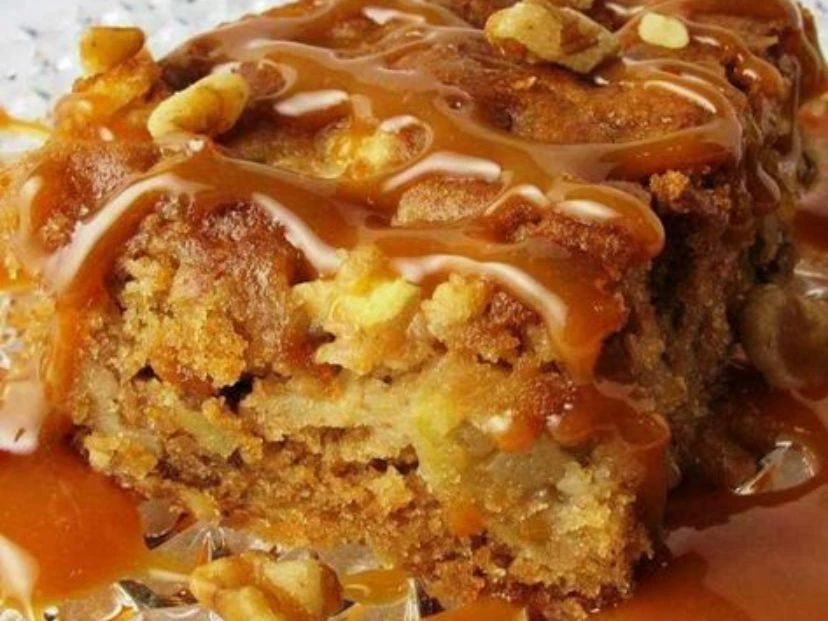 La receta de los cuadrados de manzana húmedos con caramelo