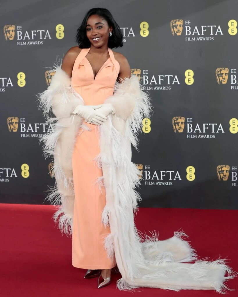 Ayo Edebiri con look de Bottega Veneta