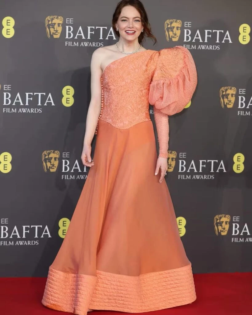 Emma Stone con diseño de Louis Vuitton