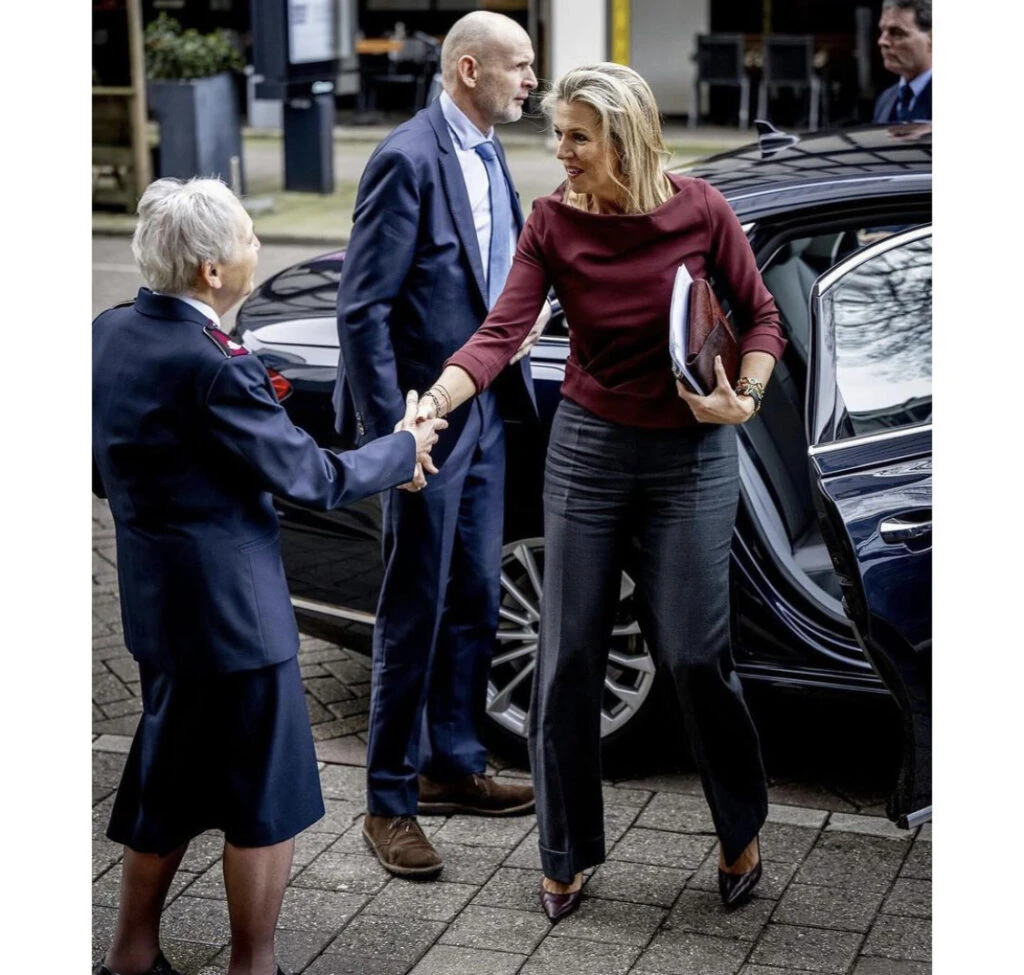 Máxima llevó un look ideal para copiar y usar en la oficina. Foto: Instagram.