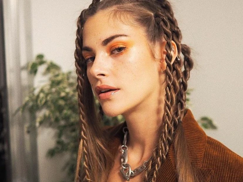 Maximalismo así se lleva en el pelo una de las tendencias protagonistas del 2024