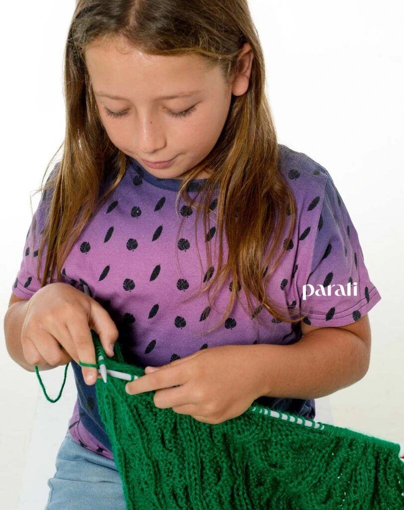 La historia de Juani, el niño que se viralizó en las redes por su habilidad para tejer y llamó la atención de Natalia Oreiro, María Becerra y Zaira Nara