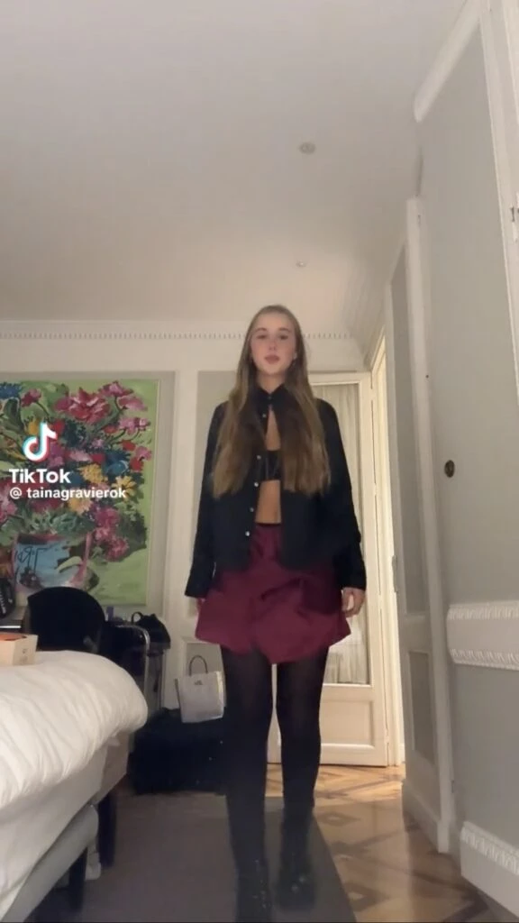 Taína Gravier apostó por un look preppy y marcó tendencia. Foto: TikTok. 