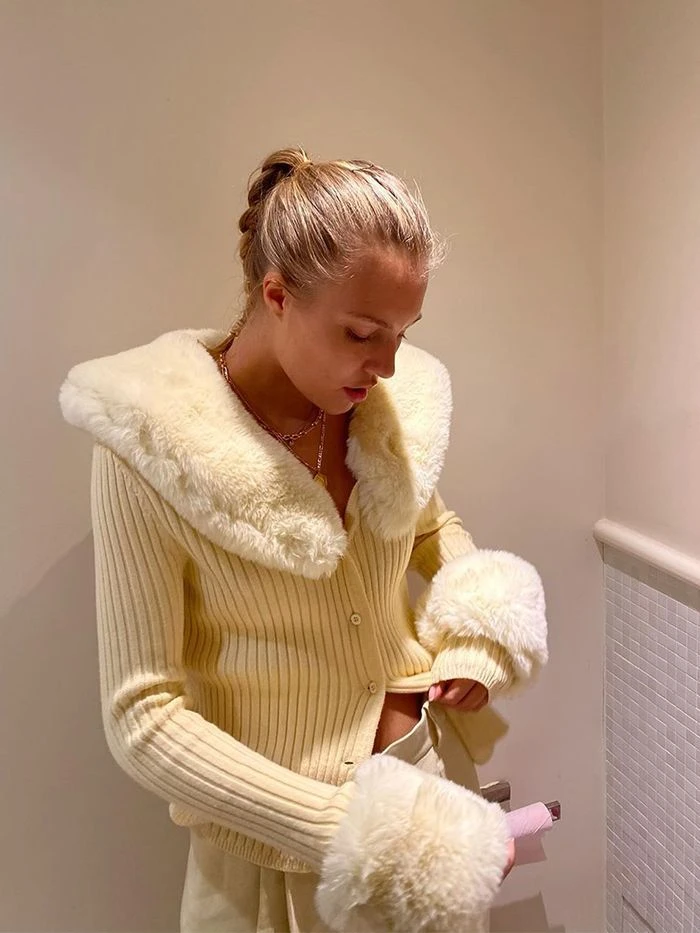 Guía de estilo: así se usan las prendas con peluche, que enamoran a la tendencia mob wife