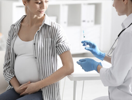 Ya está disponible en todo el país la vacuna contra el Virus Sincicial Respiratorio (VSR) para embarazadas