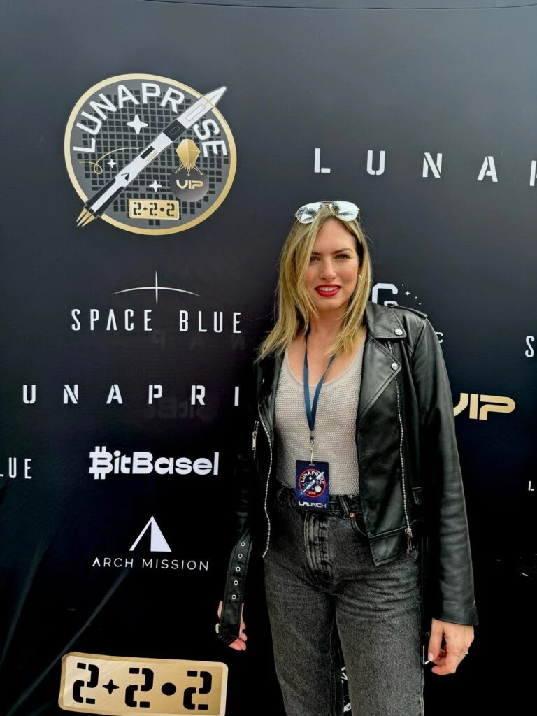 luli sulichin la artista argentina que expone su obra en la luna