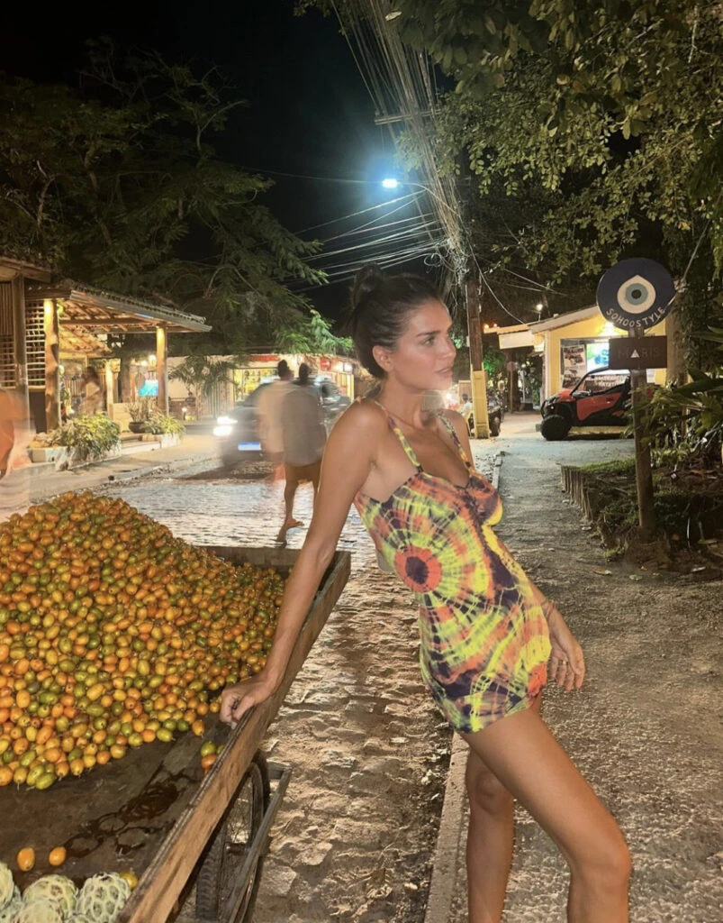 Zaira Nara nos enseña cómo usar el batik este verano 2024. Foto: Instagram.  