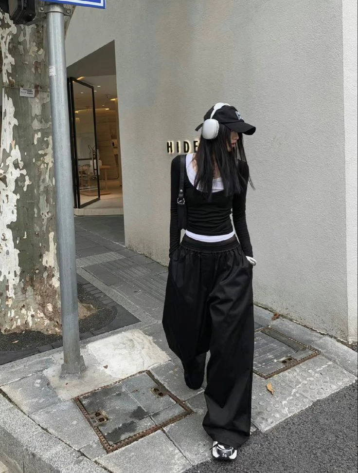 Guía de estilo: cómo llevar la Acubi Aesthetic, que enamora a la generación Z