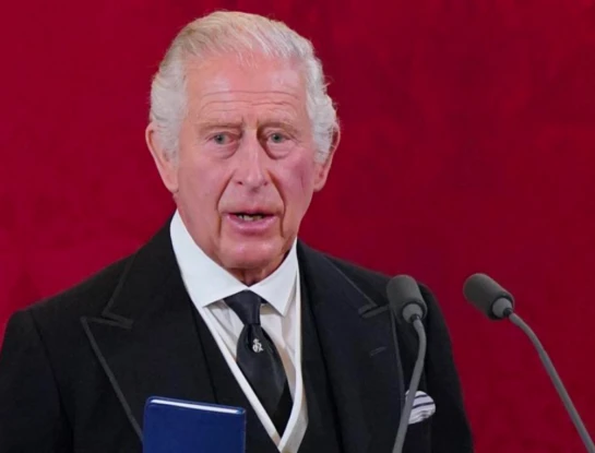 El rey Carlos III sabe que le quedan pocos días de vida y prepara a su familia para su muerte