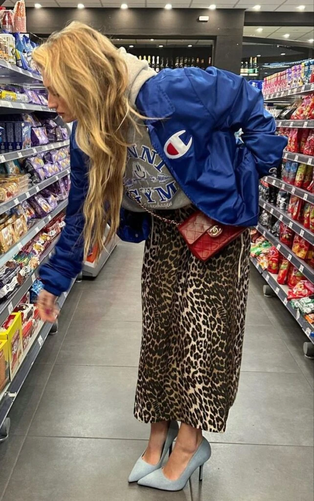 Guía de estilo: cómo se lleva el ‘indie sleeze’, la estética boho vintage que conquista el street style