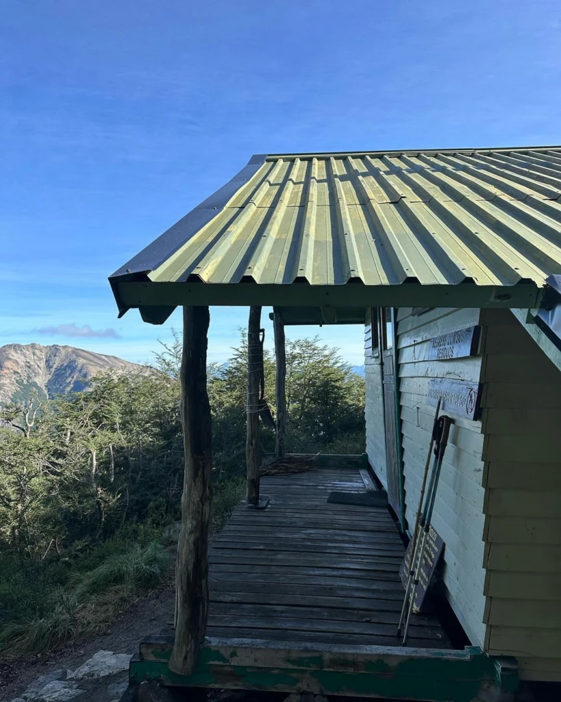 Las fotos de la nueva aventura de Juliana Awada en la Patagonia: la ex primera dama realizó un trekking de 5 horas