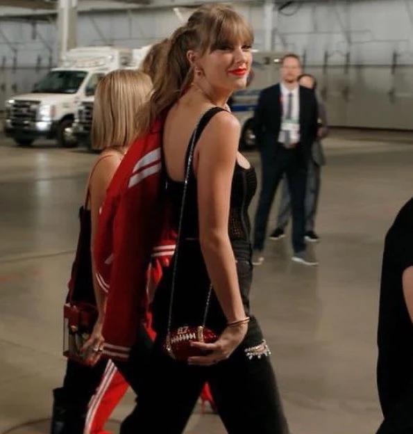Las fotos de Taylor Swift en el Super Bowl para alentar a su novio, Travis Kelce