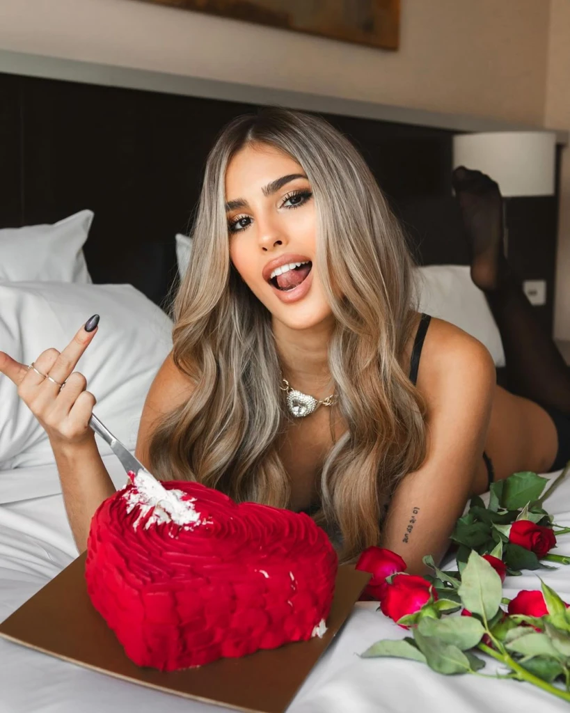 Julieta Poggio revolucionó las redes con un posteo super hot por San Valentín