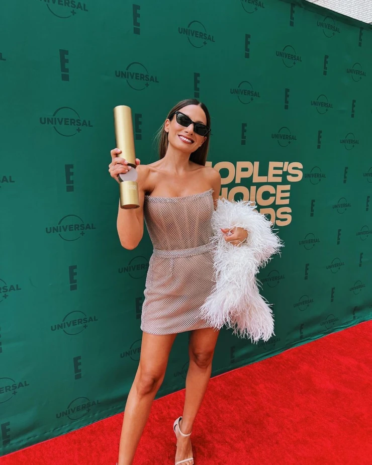 Así es el look de Tefi Russo en la gala de los People's Choice Awards: llevó un vestido de María Gorof