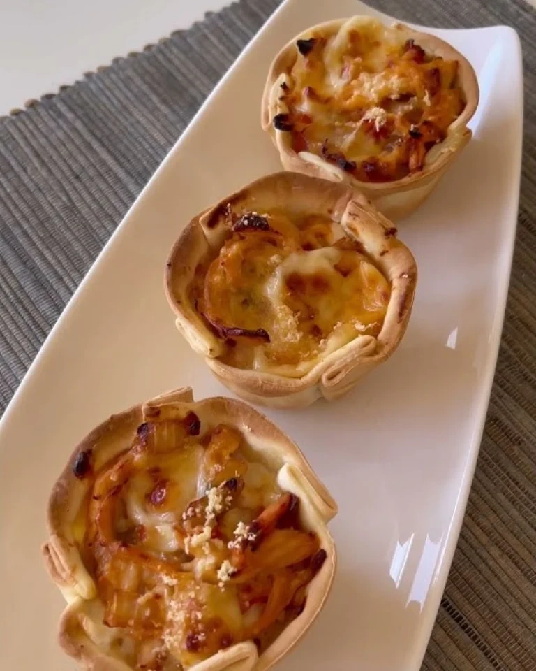 Cena express: receta de canastitas de cebolla y queso en diez minutos
