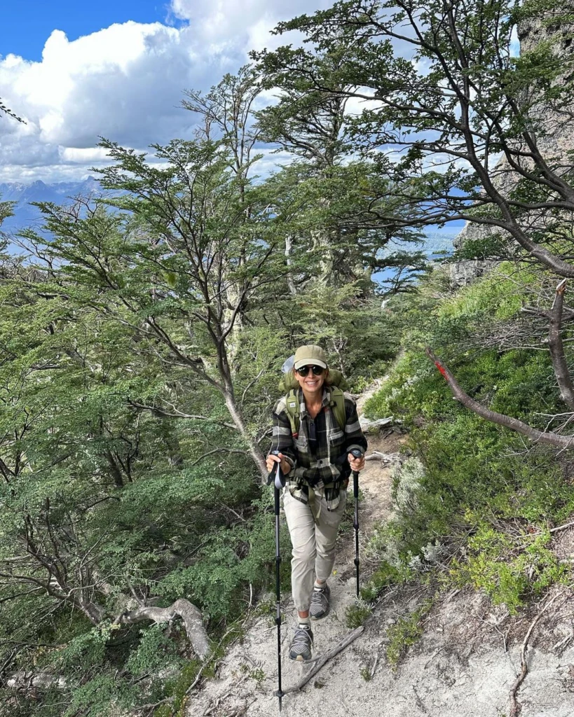 Las fotos de la nueva aventura de Juliana Awada en la Patagonia: la ex primera dama realizó un trekking de 5 horas
