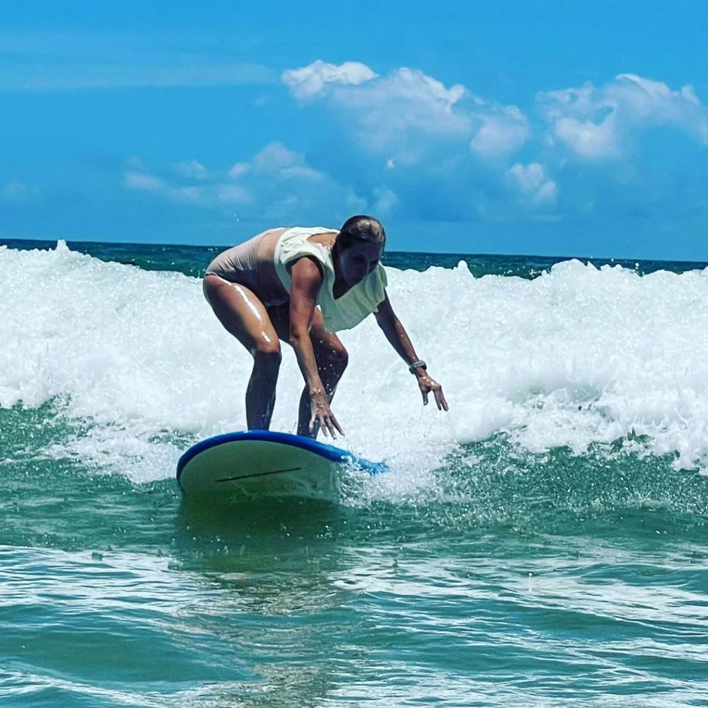 Las fotos de las vacaciones de Carla Peterson: a puro surf y sol en Brasil