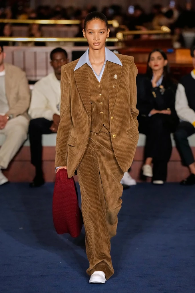 Tommy Hilfiger llevó su estilo "Gossip Girl" a la Semana de la Moda de NY con su colección otoño-invierno 2024