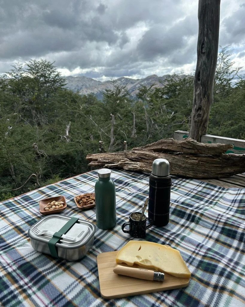 Las fotos de la nueva aventura de Juliana Awada en la Patagonia: la ex primera dama realizó un trekking de 5 horas