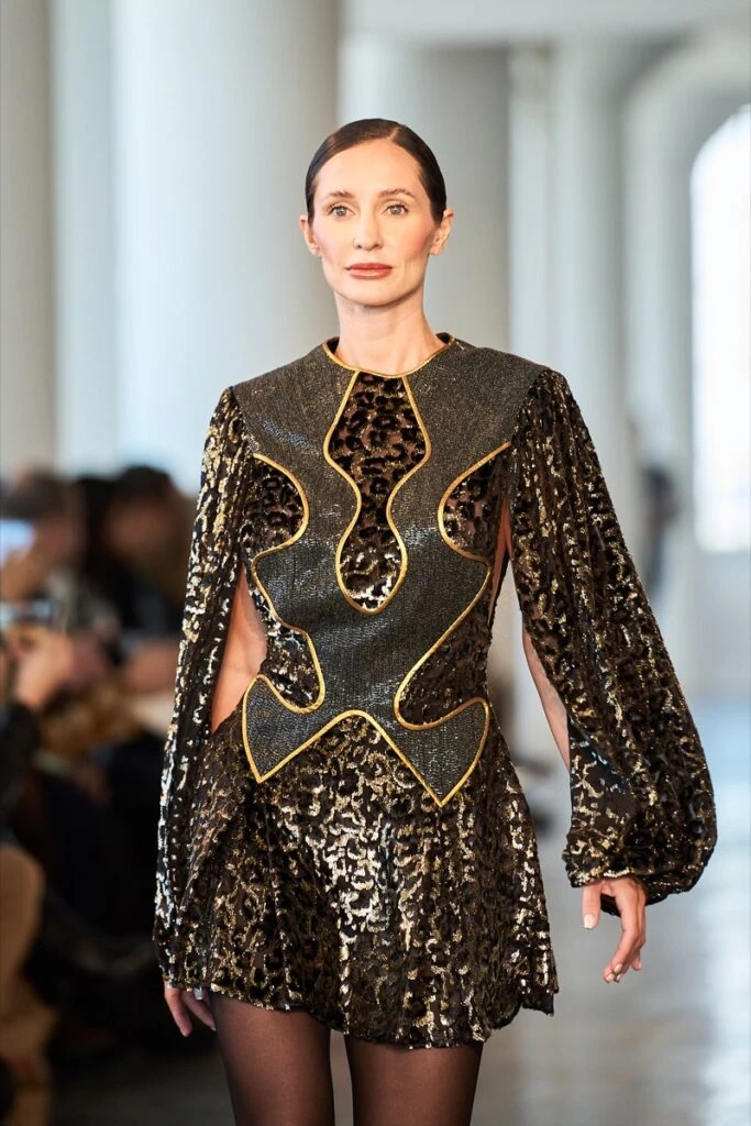 Carolina Haldemann desfilando para Custo Barcelona. Foto: Cristian Paez