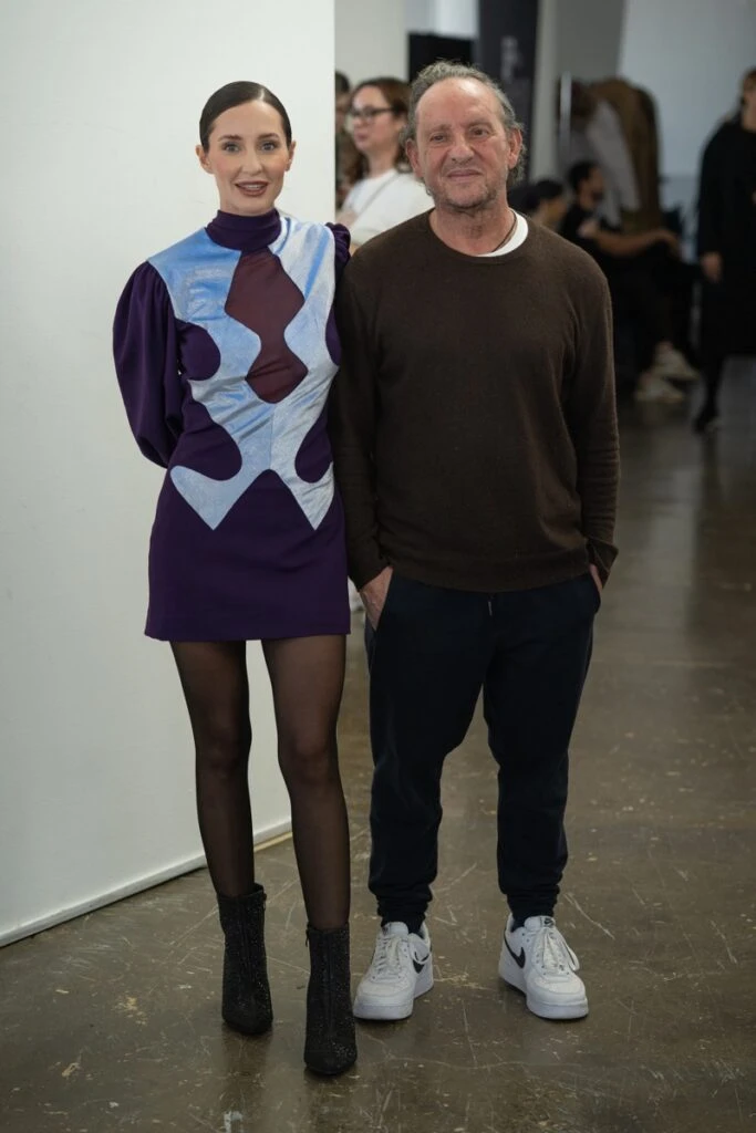 Caro Haldemann junto a Custo Barcelona. Foto Jorge Aragón