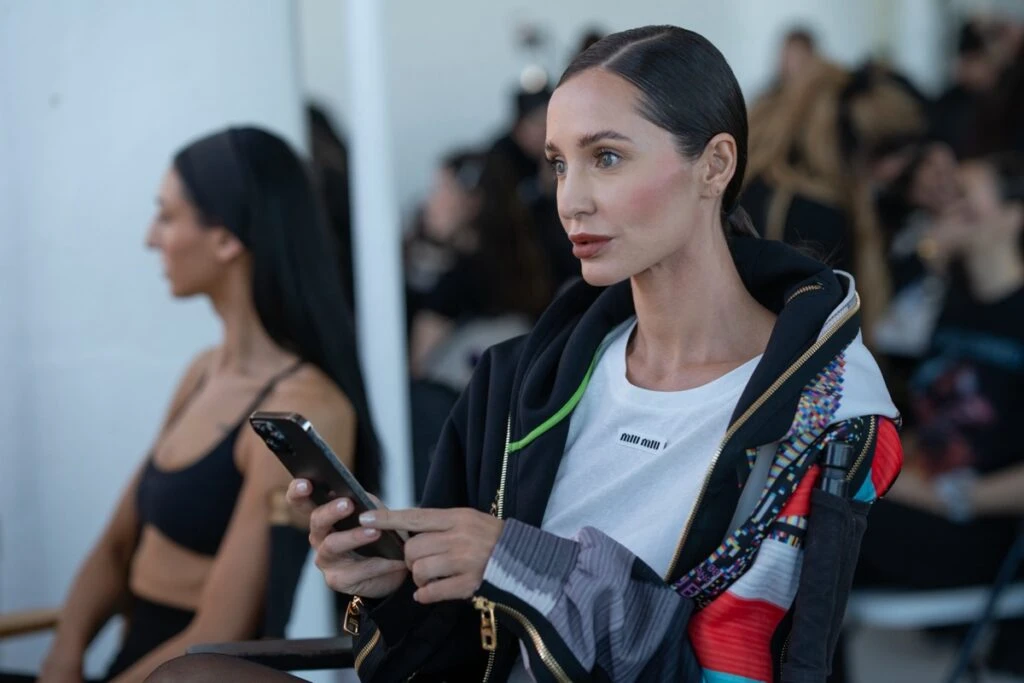 Carolina Haldemann desfilando para Custo Barcelona. Foto: Jorge Aragón.