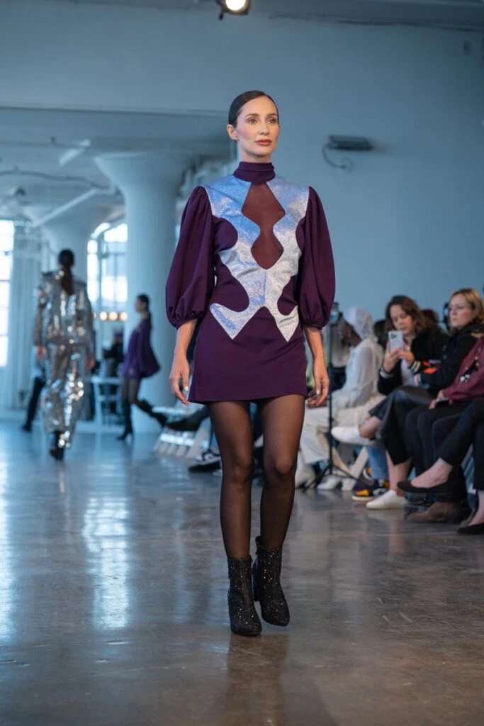 Carolina Haldemann desfilando para Custo Barcelona. Foto: Jorge Aragón.