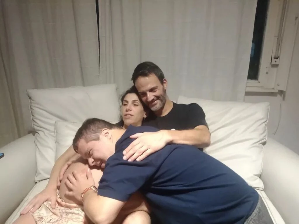 la emocion de gustavo garzon a dias de ser abuelo