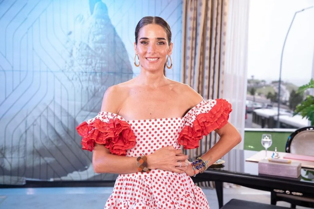 Juana Viale y un look de sevillana intervenido por Gino Bogani