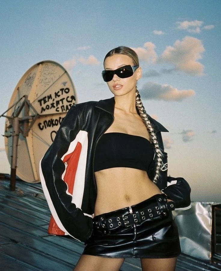 Guía de estilo: así se llevan las mini skirts, la prenda más chic de este verano 2024