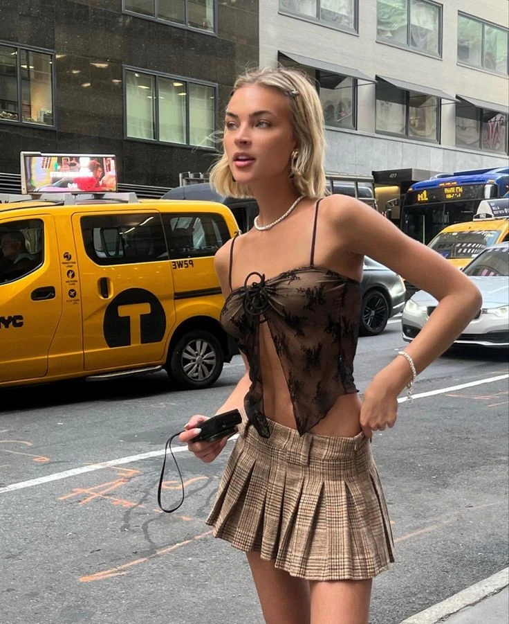 Guía de estilo: así se llevan las mini skirts, la prenda más chic de este verano 2024