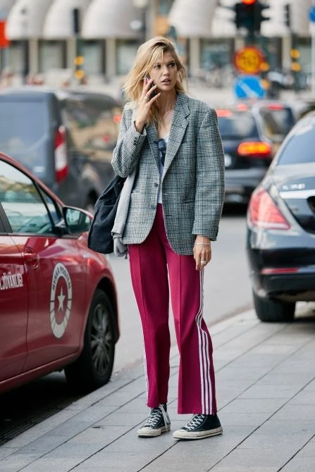 7 looks con un pantalones deportivos inspirados por el street style 8