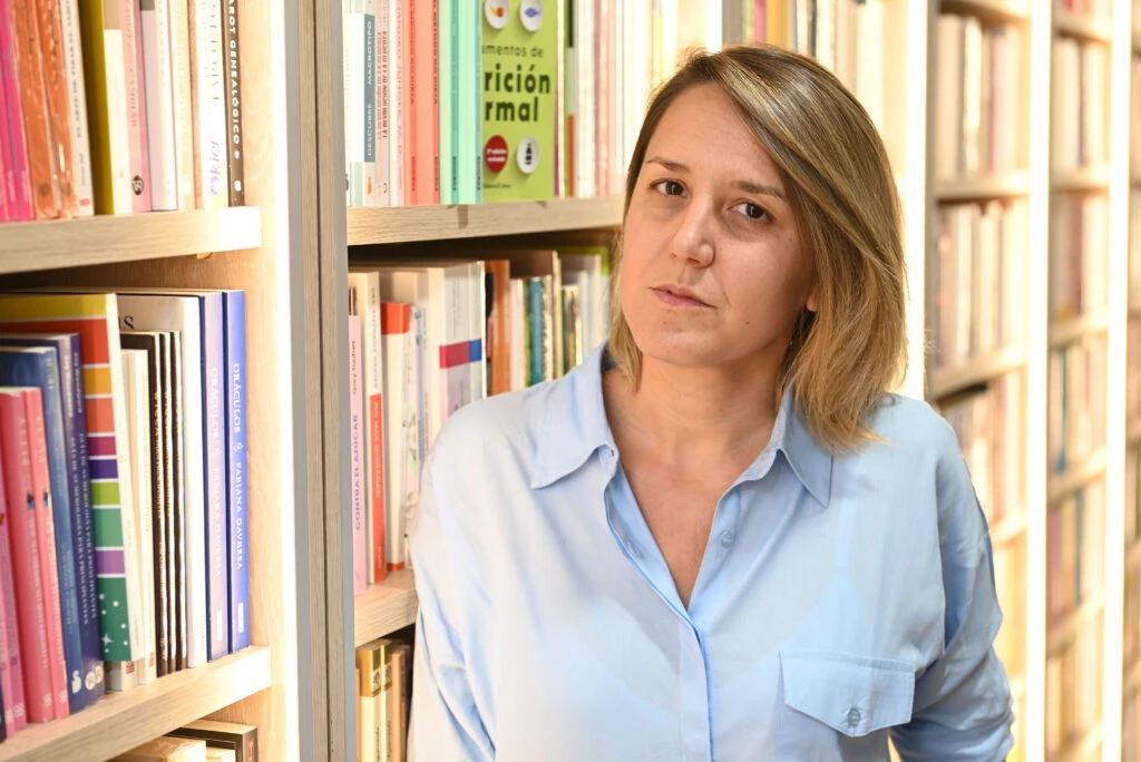La escritora María Pérez y su reflexión sobre el rol de la mujer:"Una vez que te crecen las tetas, te convertís en otra cosa"