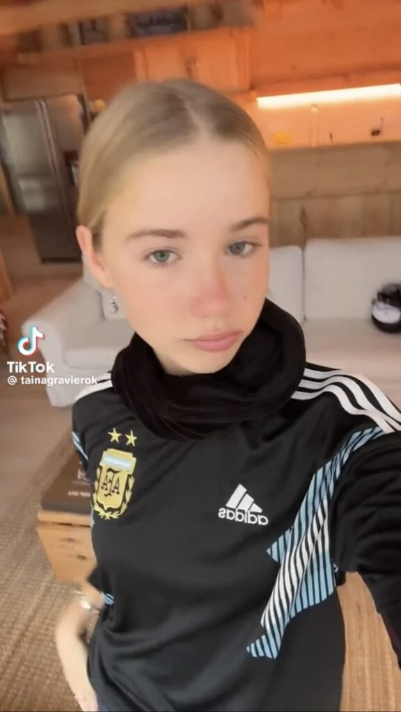 Así es el look bloke core de Taína Gravier. Foto: TikTok.