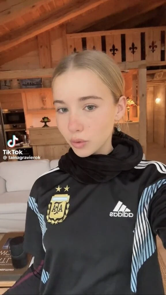 Así es el look bloke core de Taína Gravier. Foto: TikTok.