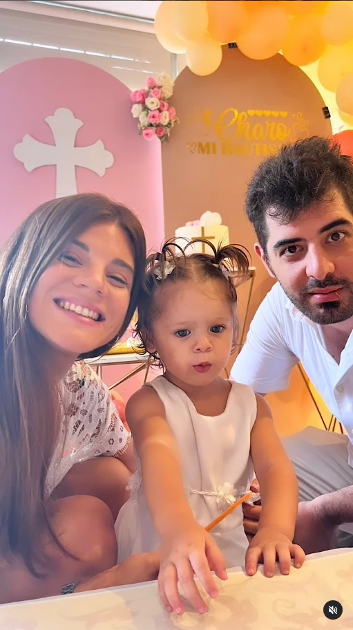 Las fotos de bautismo de Charo, la hija de Débora D'Amato.