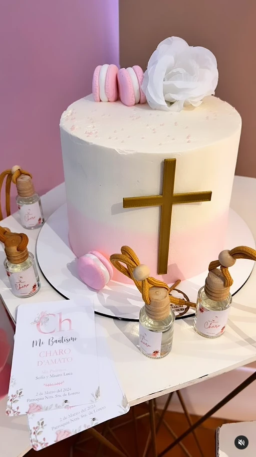 Las fotos de bautismo de Charo, la hija de Débora D'Amato.