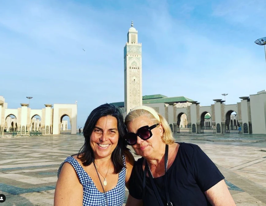 Marta González con su hiija María Mercedes, en un viaje que realizaron juntas en 2023. Foto IG.