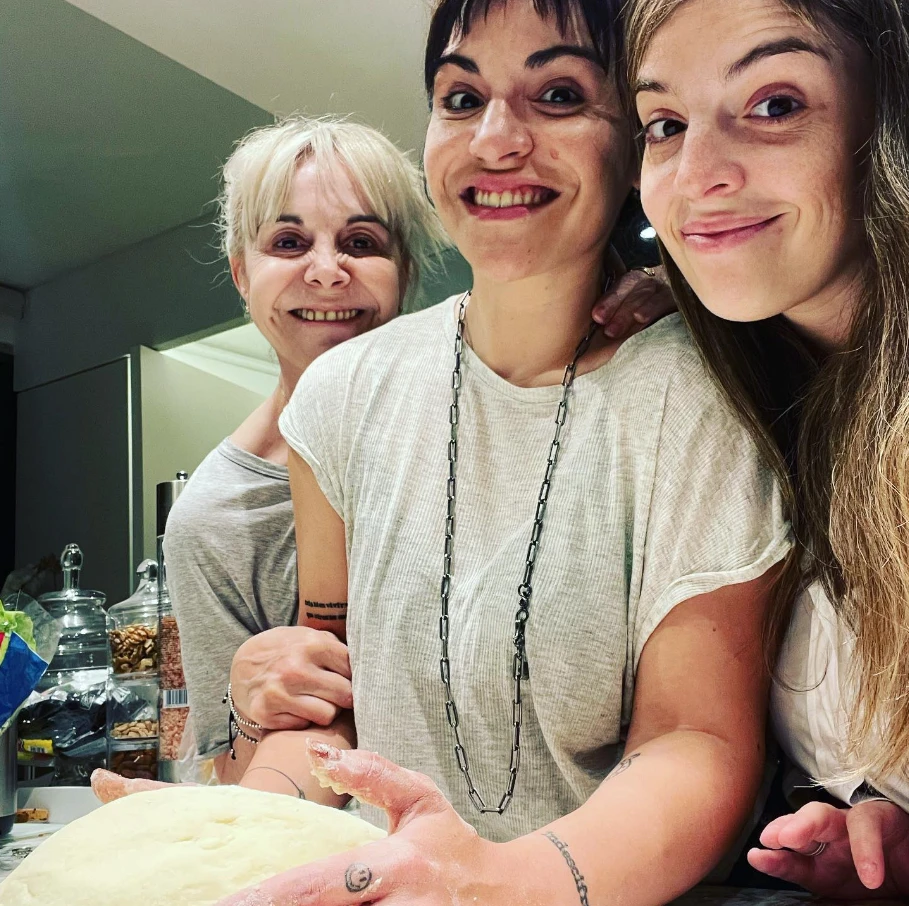 Dalma y Gianinna Maradona junto a Claudia Villafañe