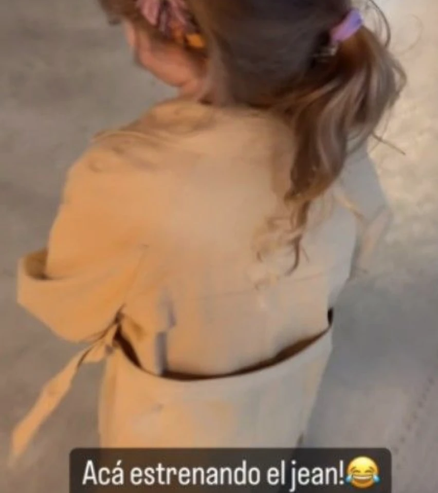 Roma, la hija de Dalma Maradona con su regalo . 