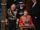 El marqués Chalmondeley en ceremonia con el rey Carlos y la reina Camilla. Foto X