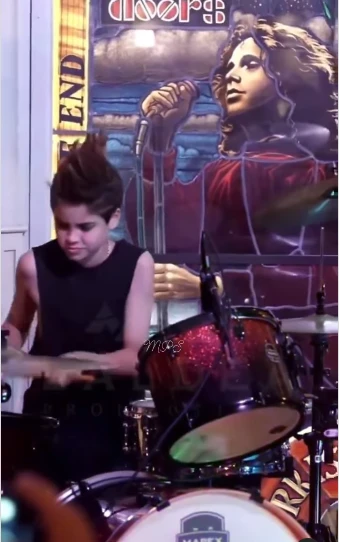 Milan Piqué debutó con su banda de rock.